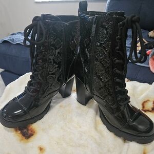 Women's Black Patent Lace-Up Block Heel Boots